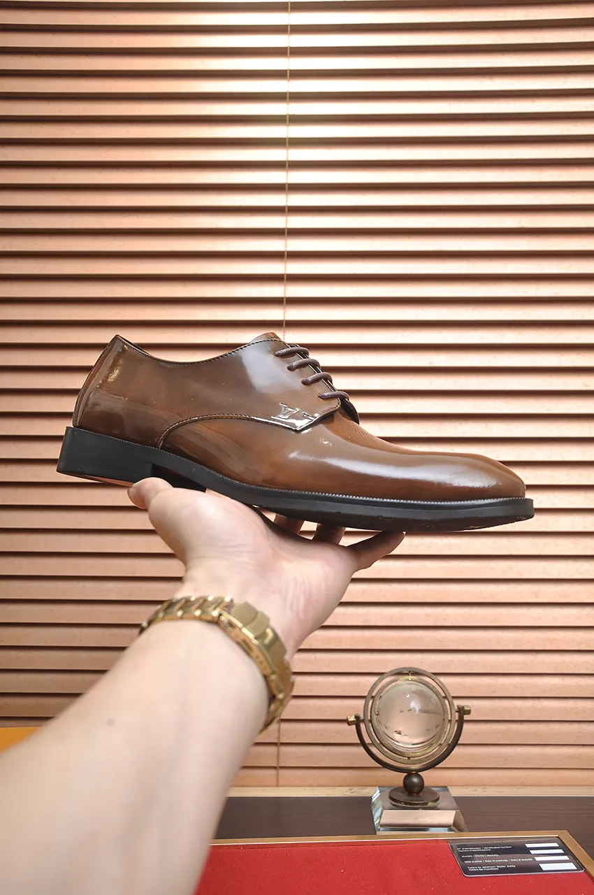 Men's men's shoes 💰500💶 [LV] (original single cowhide lining) 🍀LV's latest genuine leather business suit shoes are launched simultaneously on the official website. The first-layer cowhide imported from Italy is made of heavy gold, 💥official website 1:1 rubber outsole. Versatile to wear, high-end without losing class, and the color combination is extraordinary. This four-season style is alluring when worn on your feet, showing off your big-name flair. Standard code 38-45 (45 customized)